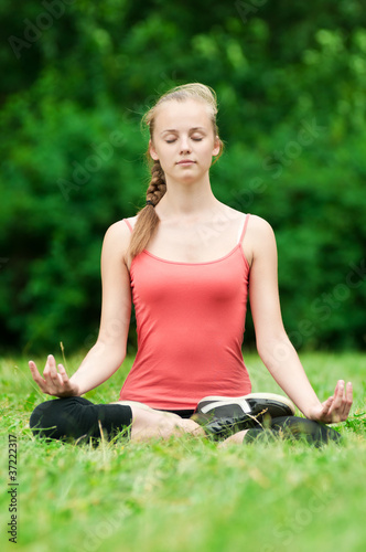 Young woman doing stretching exercise © mr.markin