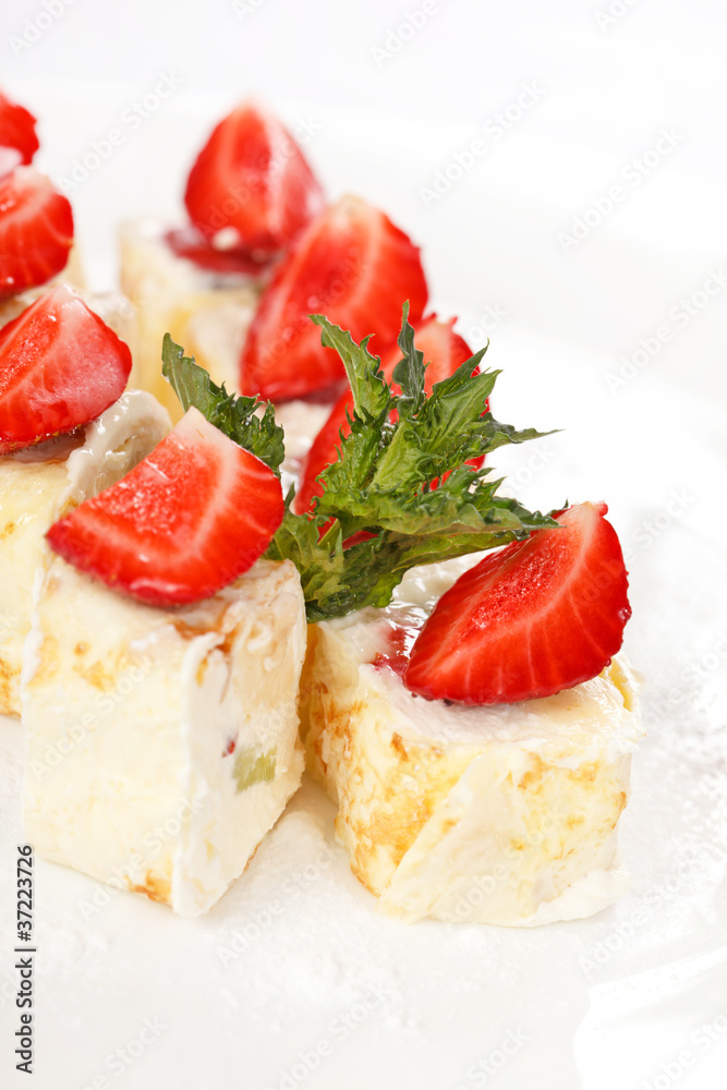 Sweet rolls with strawberry