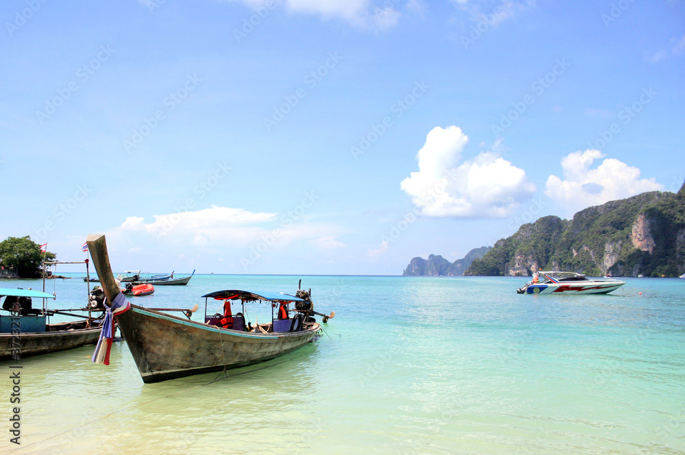 Obraz premium Boat in ocean Thailand