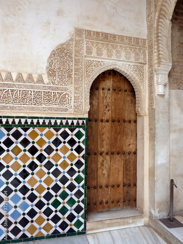 dettagli di architettura nell'Alhambra di Granada, Spagna photo