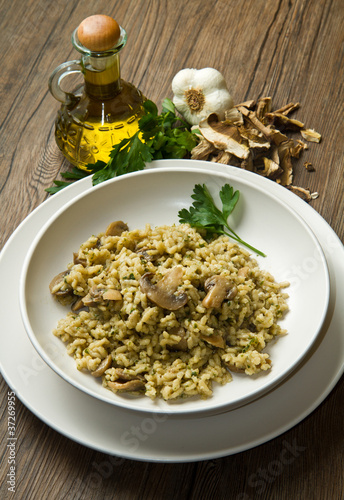 risotto ai funghi photo