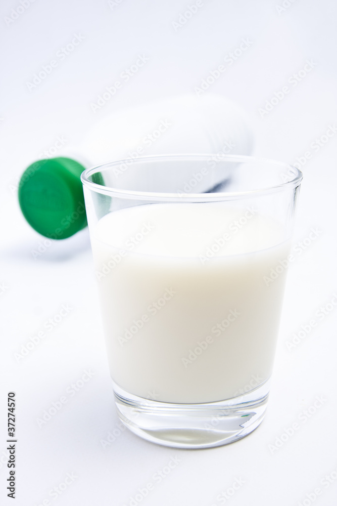 vaso de leche con botella vaso de leche con botella