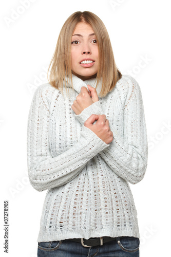 Foto Portrait of  young woman shivering in the cold