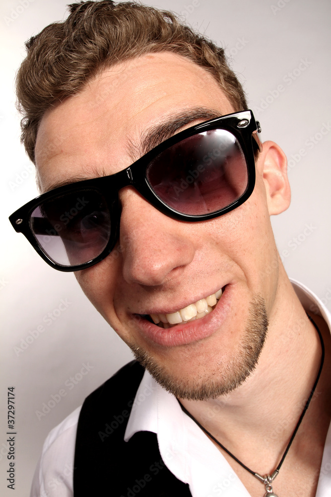 Mann mit Sonnenbrille Mann mit Sonnenbrille