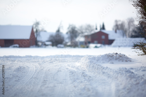 Schneehaufen auf Straße