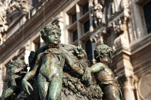 statues hôtel de ville de Paris