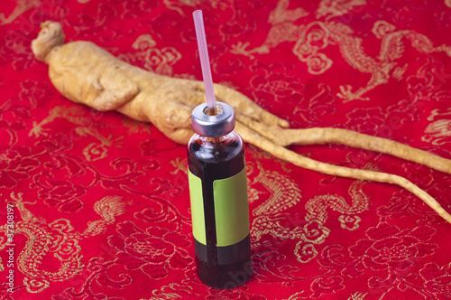 Ginseng Trinkampulle photo