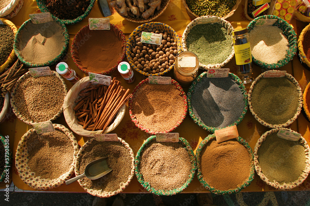 Fototapeta premium Mercato, cesti di spezie