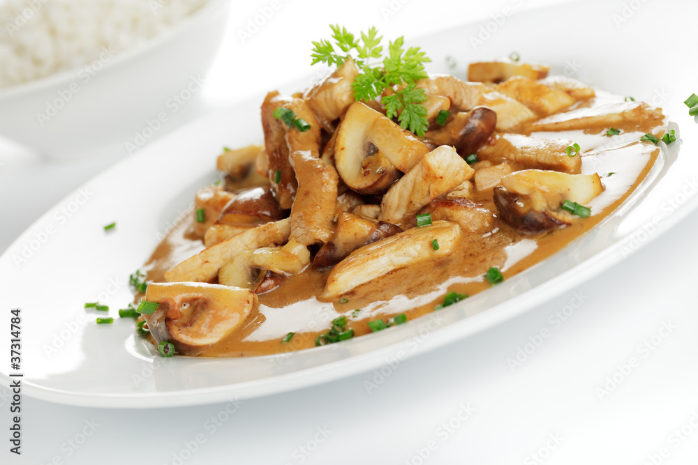 Schweinegeschnetzeltes mit Champignons und Reis Schweinegeschnetzeltes mit Champignons und Reis