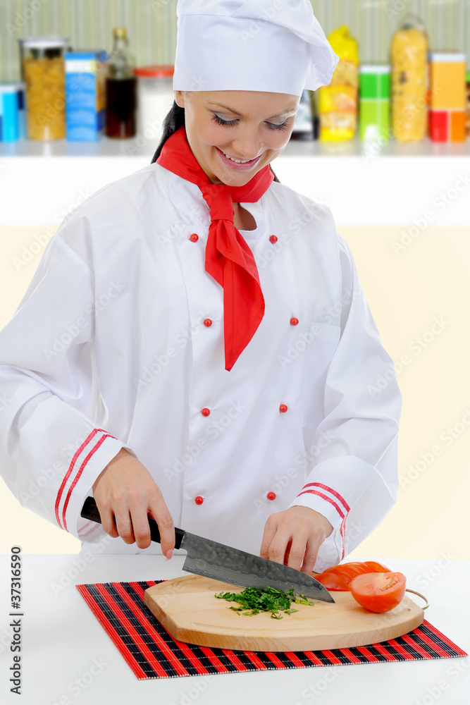 Chef cuts the tomato