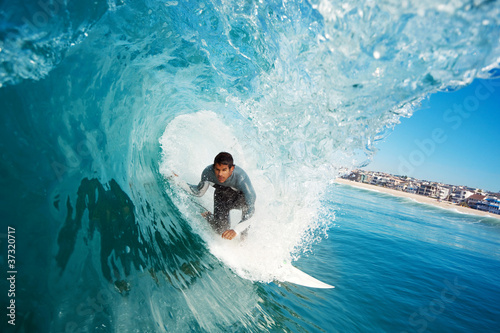 Surfer © EpicStockMedia