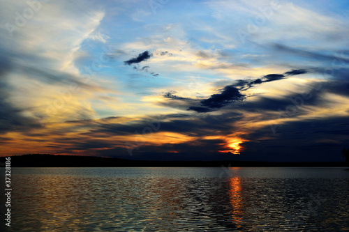 Summer sunset on lake © konstan