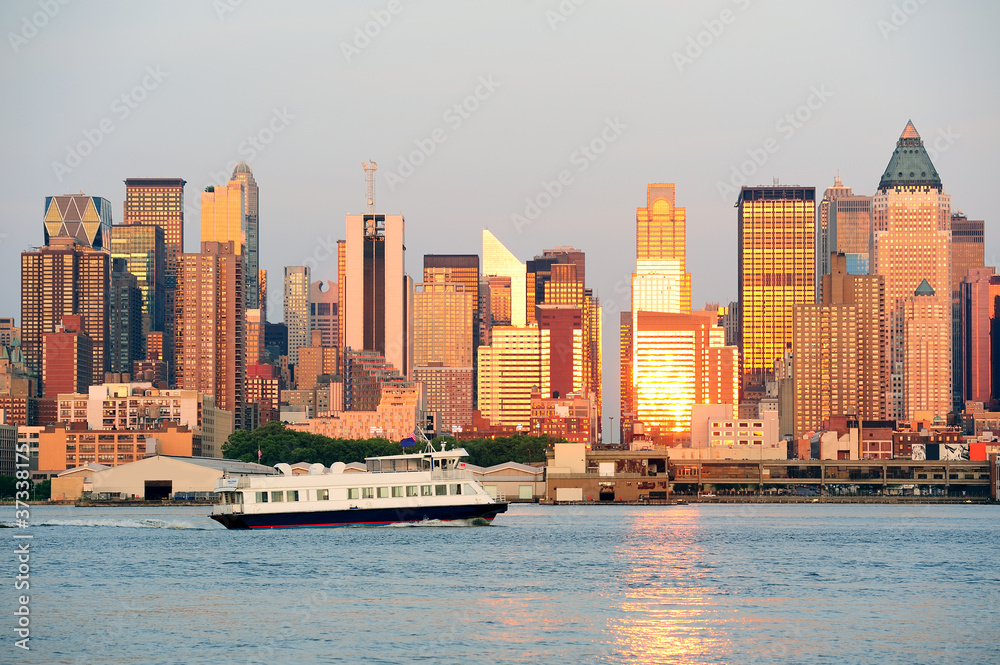 Fototapeta premium New York City Manhattan at sunset