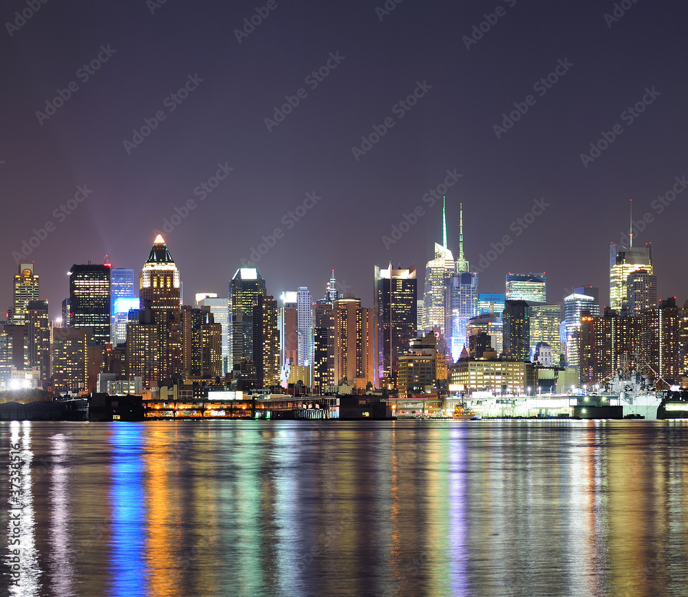 Fototapeta premium New York City Manhattan midtown skyline at night