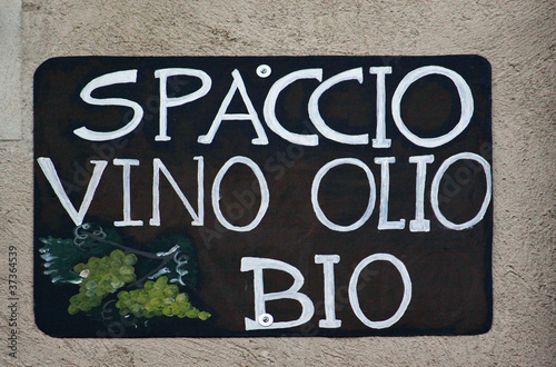 Insegna di vino e olio biologici