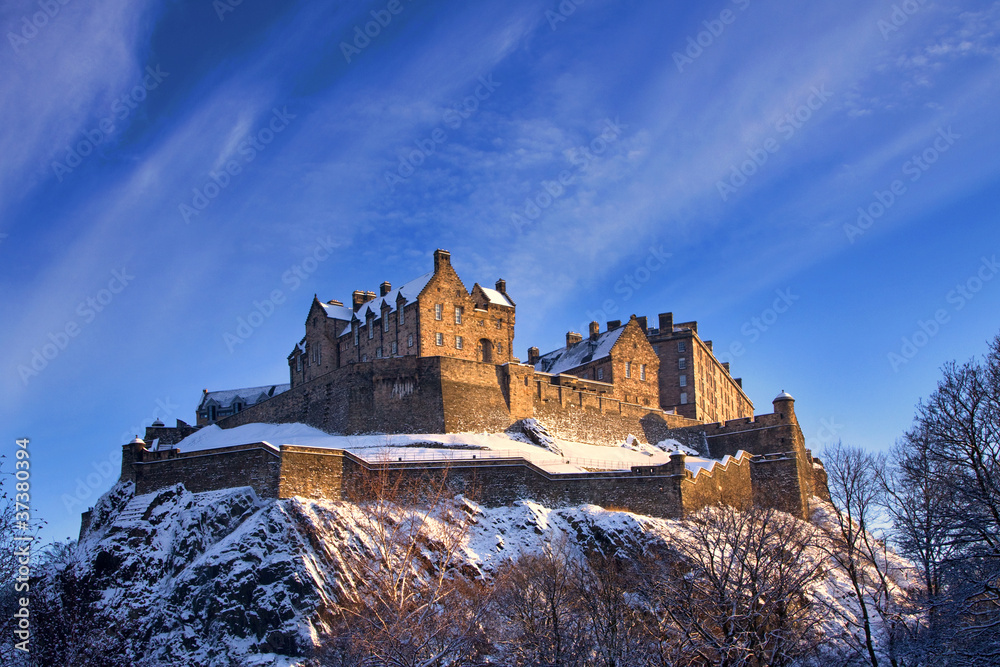 Fototapeta premium Edinburgh Castle In Winter Sunset