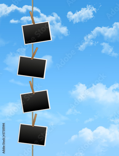 無地のアルバムと青空