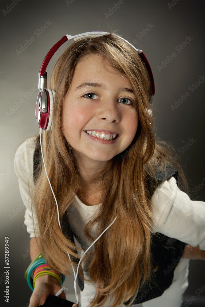 Portrait enfant avec casque ecouteur Mp3 Portrait enfant avec casque ecouteur Mp3