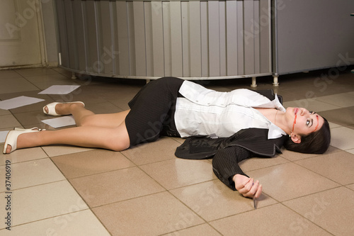 Lifeless businesswoman in a office