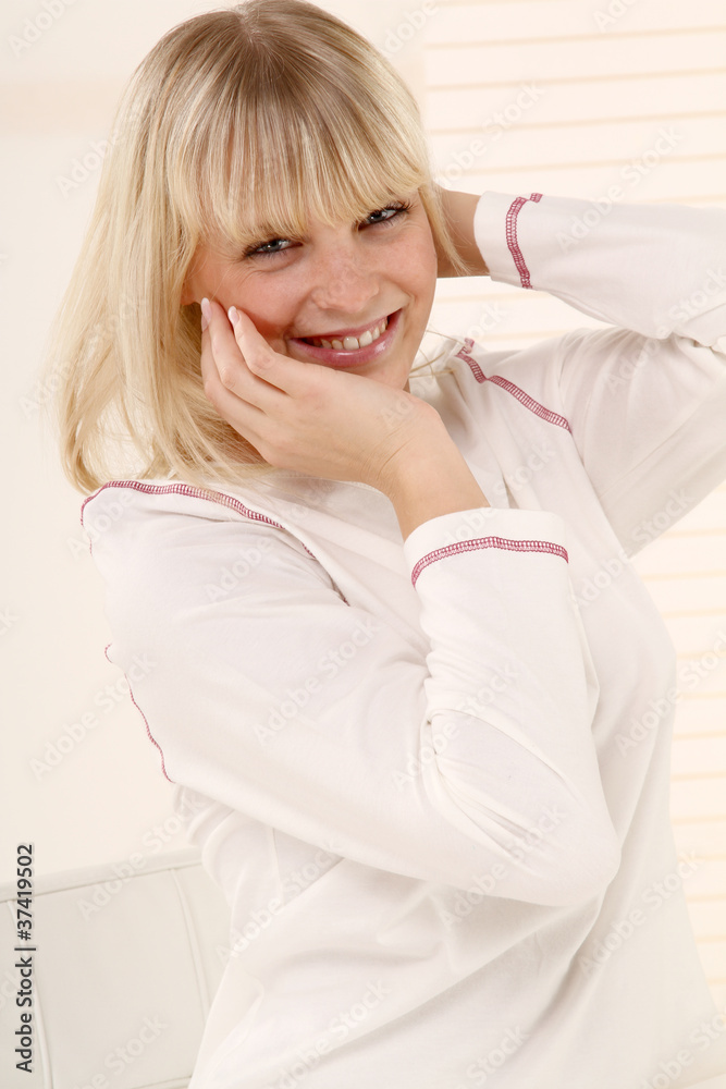 Frau im Badezimmer Frau im Badezimmer