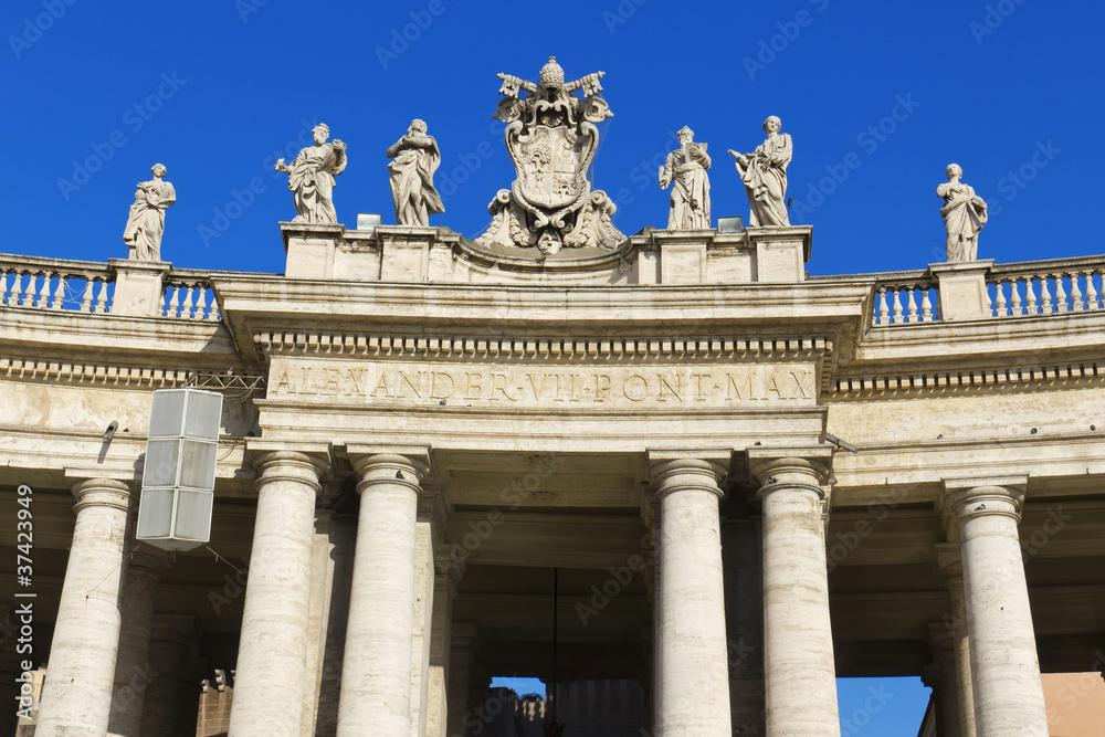 Colonnato del Bernini, Basilica di San Pietro in Vaticano