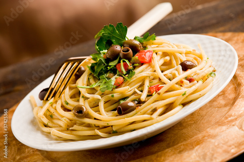 Fototapeta Naklejka Na Ścianę i Meble -  Pasta con le Olive