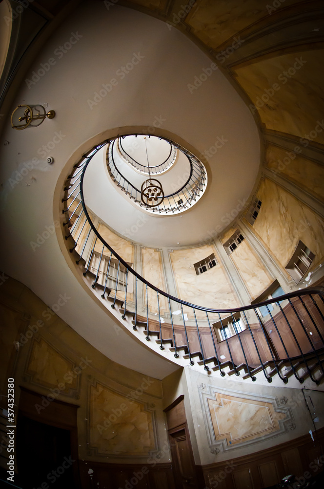Fototapeta premium Old Parisian spiral staircase