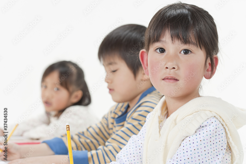 勉強する子供たち 勉強する子供たち