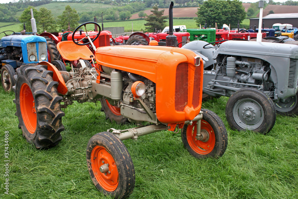 Obraz premium vintage tractor