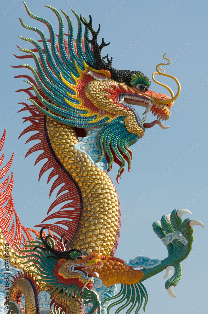 Naklejka premium Chinese dragon statue