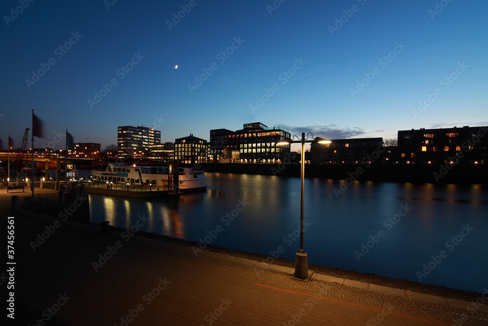 Fototapeta premium street in Bremen at night