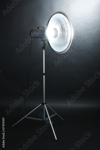 Studio flash with beauty dish on grey background