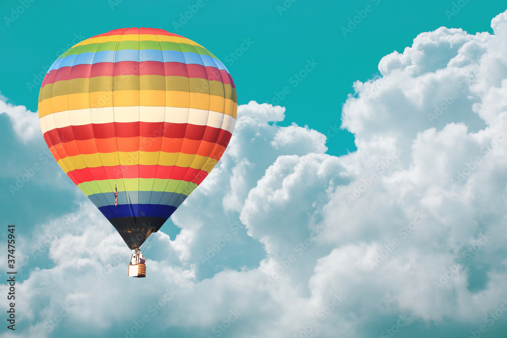 Naklejka premium colorful hot air balloon on nice cloudy blue sky