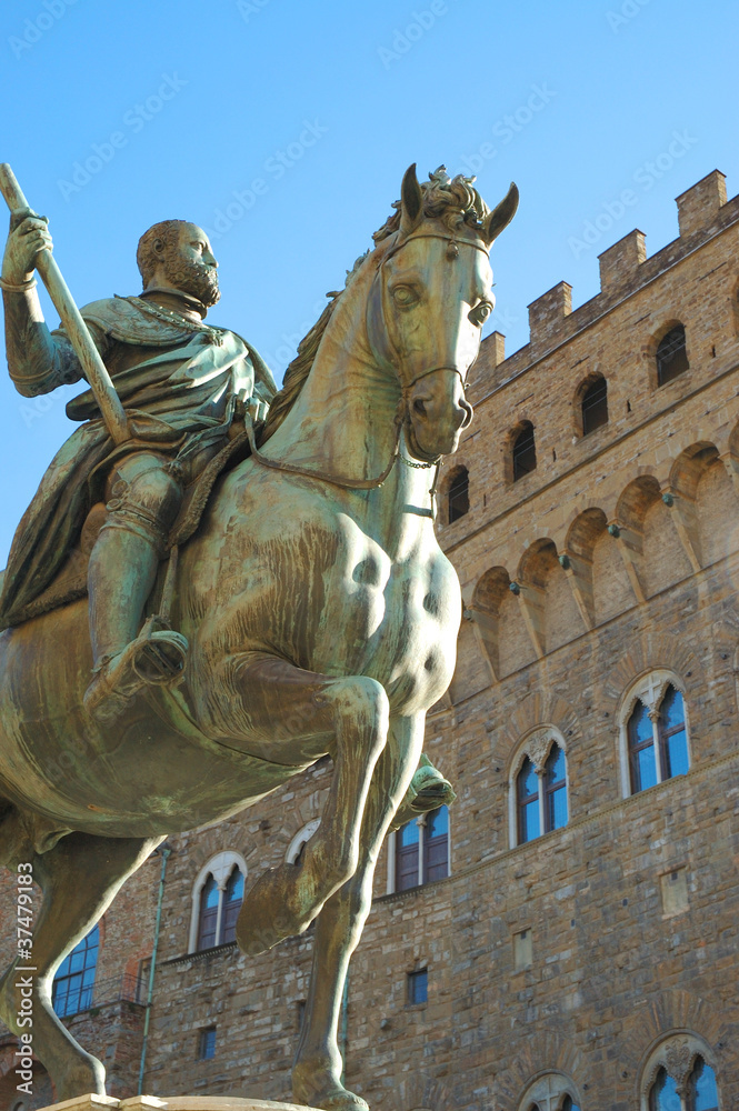 Fototapeta premium Cosimo Medici Statue in Florence Italy