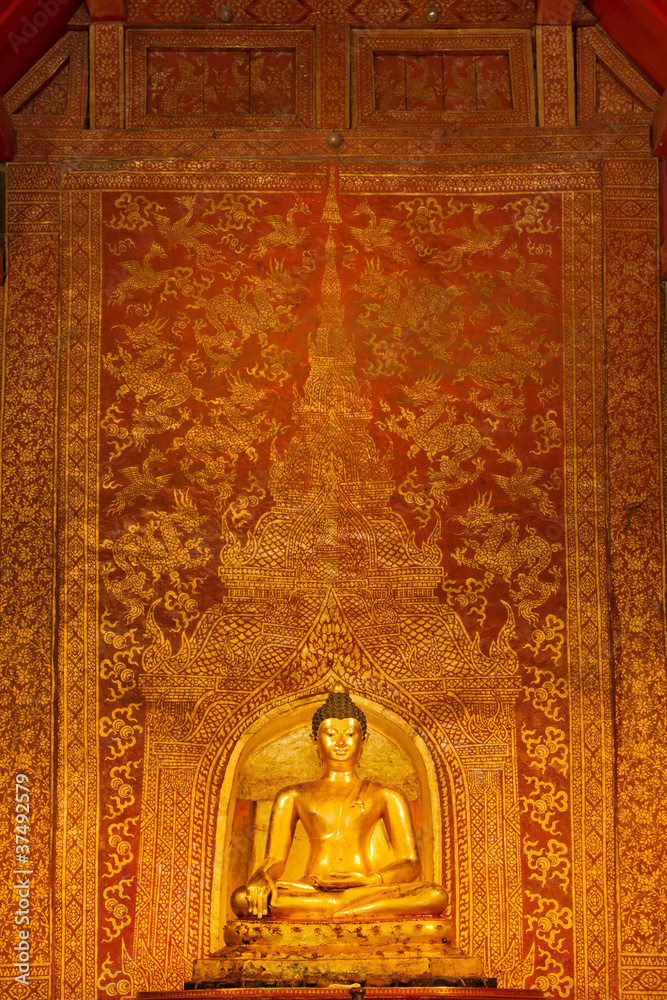 Obraz premium Thai gold Buddha statue