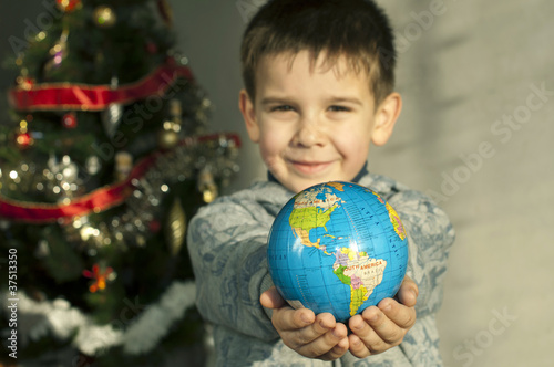 Child who give as gift the world