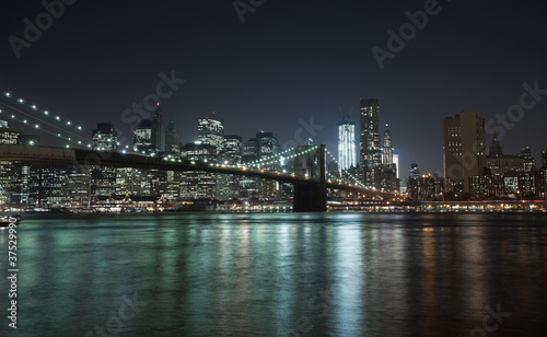 The New York City skyline w Brooklyn Bridge © kropic