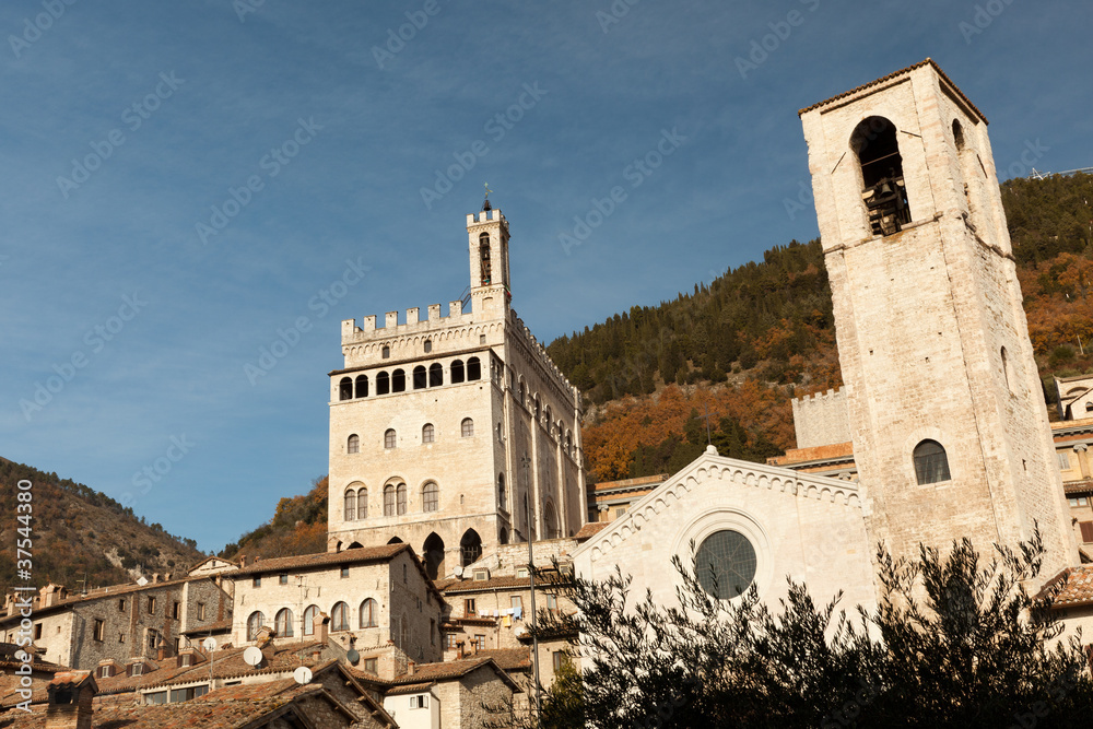 Gubbio, la Chiesa di San Giovanni ed il Palazzo dei Consoli