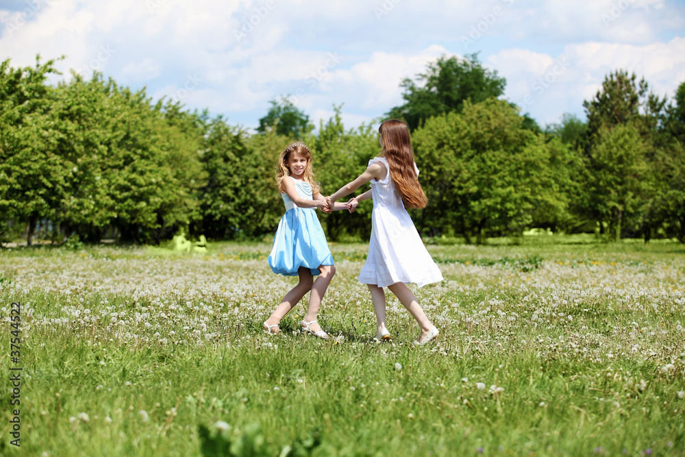 Fototapeta premium two girls playing in the park