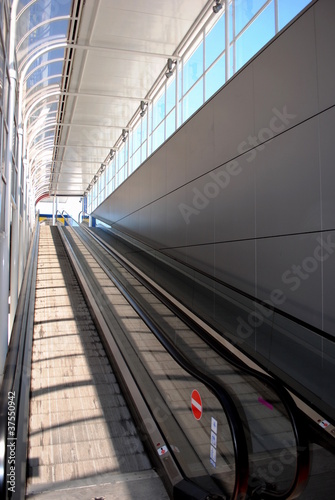 modern passenger conveyors, inclined moving walk