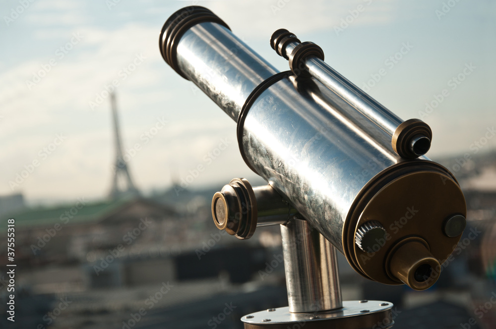 longue vue sur les toits de Paris