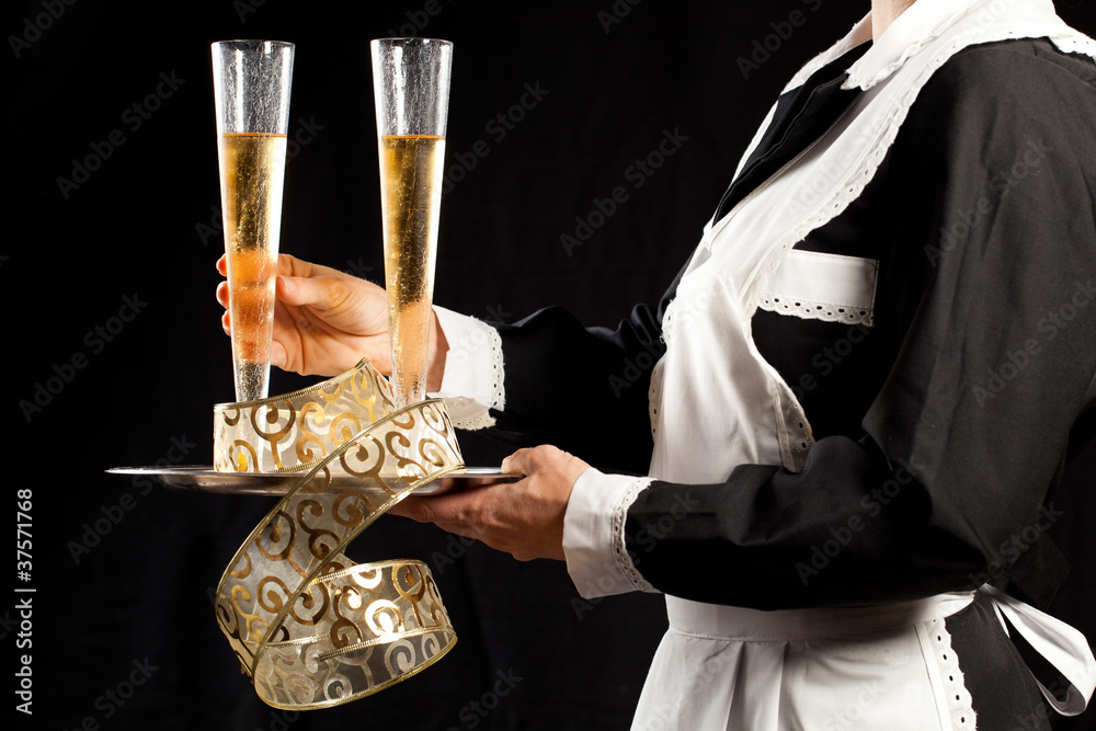 Obraz premium Young waitress serving champagne