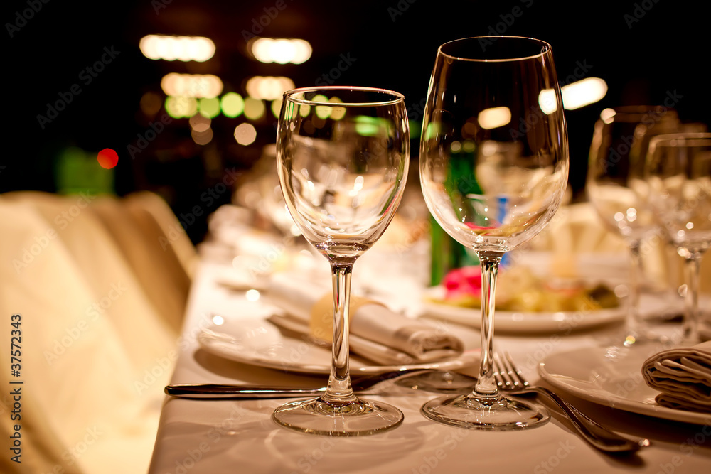 Empty glasses Empty glasses