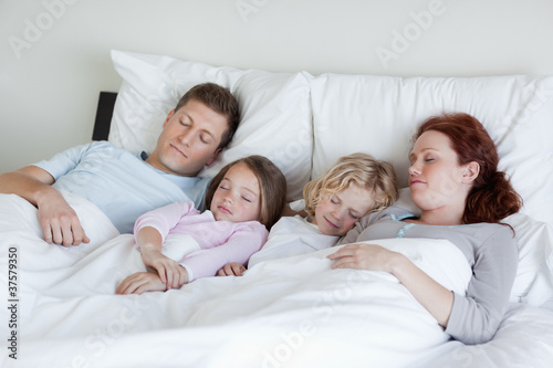 Adorable family snoozing together © WavebreakmediaMicro