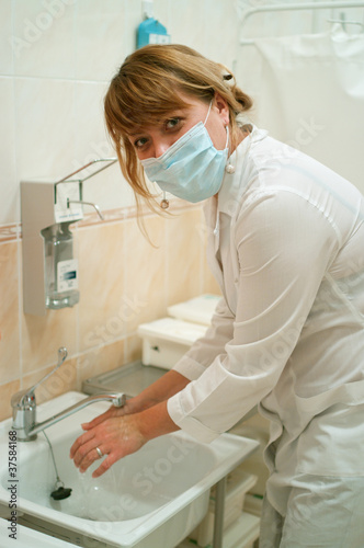 worker washing her hands