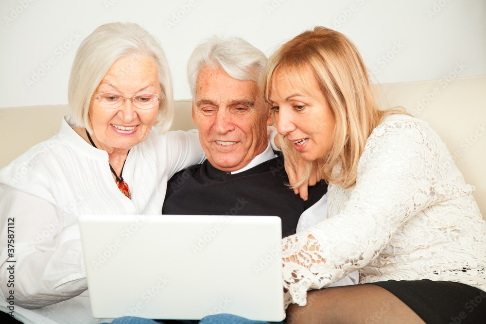 Generationen grossvater mit tochter und grossmutter Generationen grossvater mit tochter und grossmutter