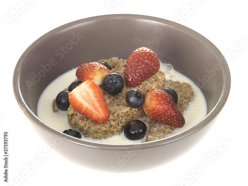 Breakfast Cereal with Fresh Fruit