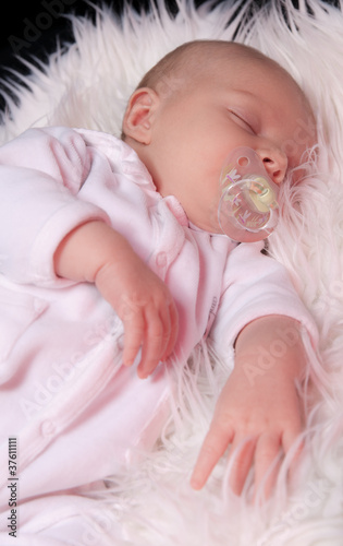 Bebe De 3 Semaines Stock Photo Adobe Stock Bebe De 3 Semaines Stock Photo Adobe Stock