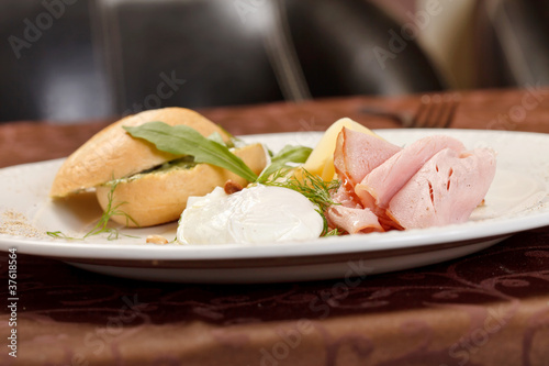 Poached egg with bacon and toast