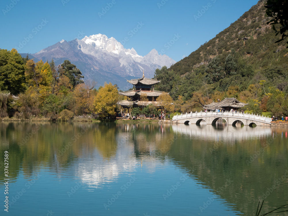 Fototapeta premium Teich des schwarzen Drachens